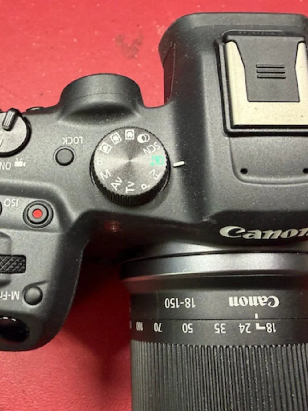 Cаnon Blаck EOSR7 Mirrorless Cаmera Kit with Lens and Charger